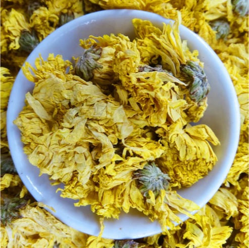 How to Make Chrysanthemum Tea from Fresh Flowers